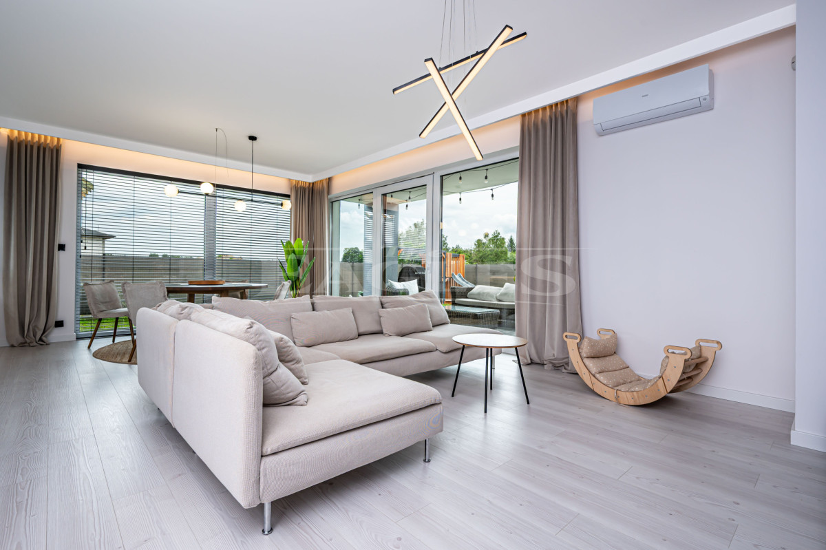 Elegant single-storey house, fully equipped