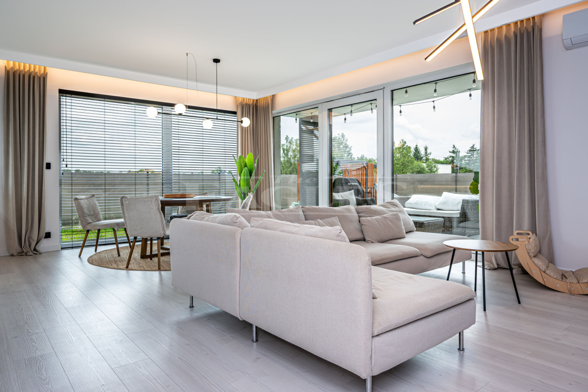 Elegant single-storey house, fully equipped