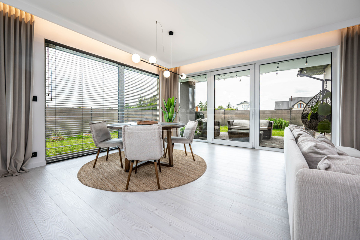 Elegant single-storey house, fully equipped
