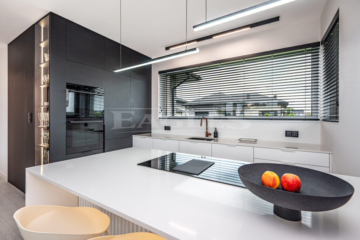 Elegant single-storey house, fully equipped