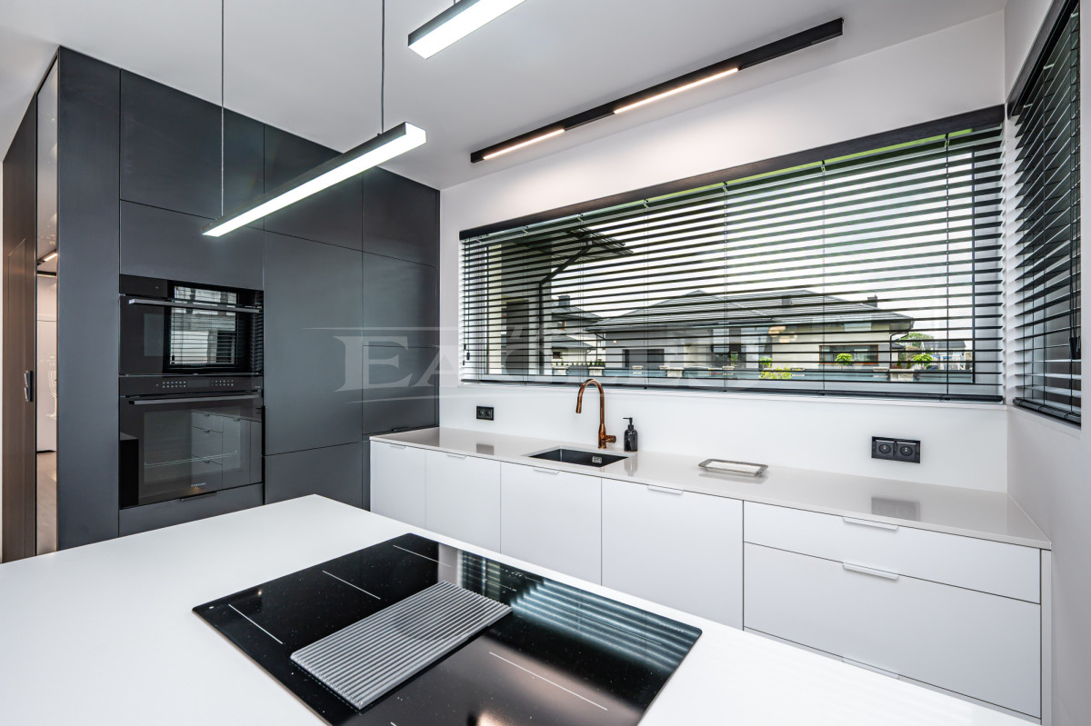 Elegant single-storey house, fully equipped