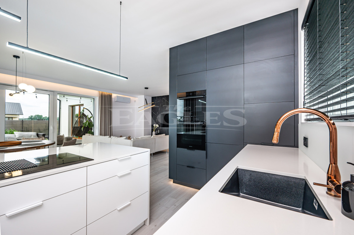 Elegant single-storey house, fully equipped