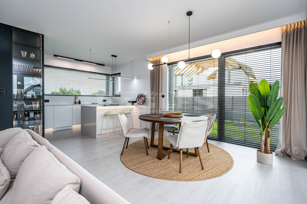 Elegant single-storey house, fully equipped