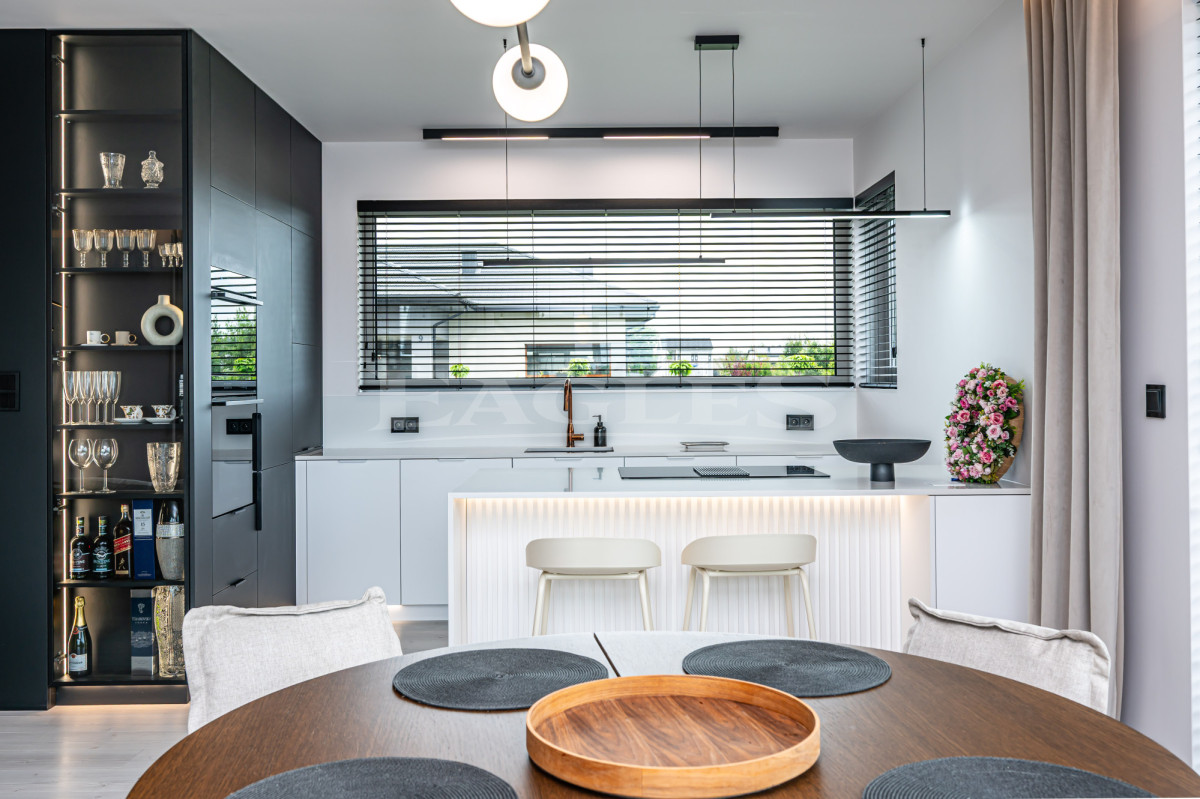 Elegant single-storey house, fully equipped