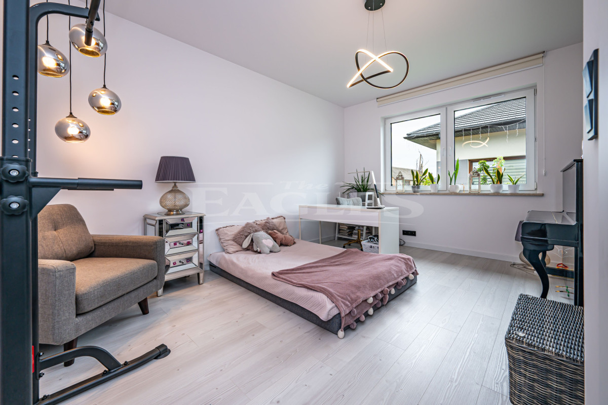 Elegant single-storey house, fully equipped