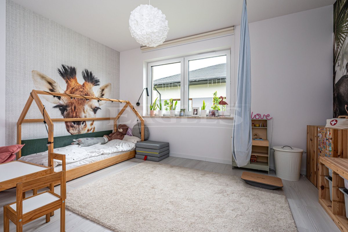 Elegant single-storey house, fully equipped