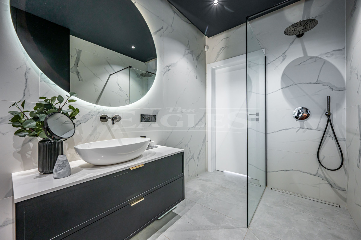 Elegant single-storey house, fully equipped