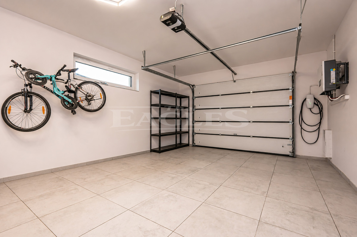 Elegant single-storey house, fully equipped