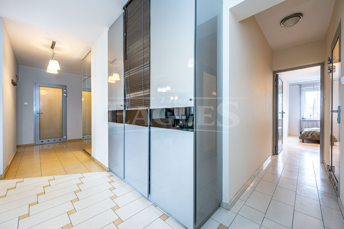 Spacious 3-room apartment, 80 m², with garage