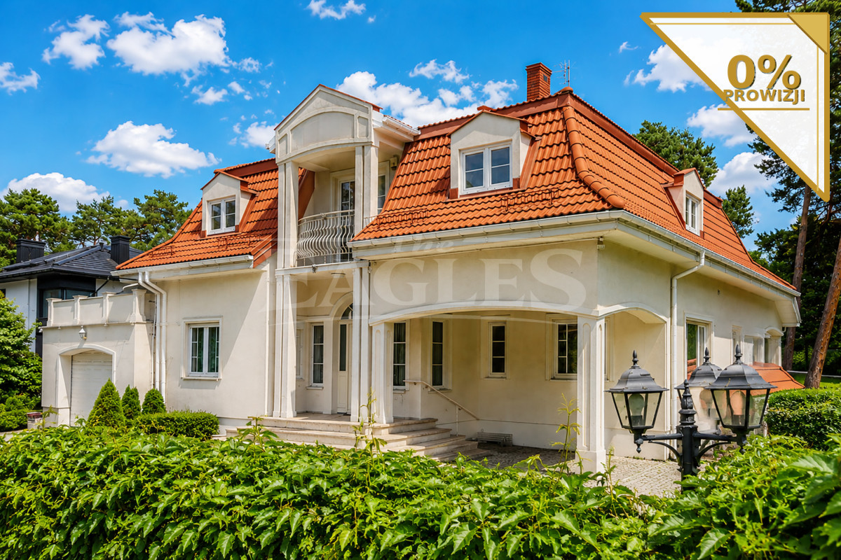 BEAUTIFUL HOUSE ON A LARGE PLOT